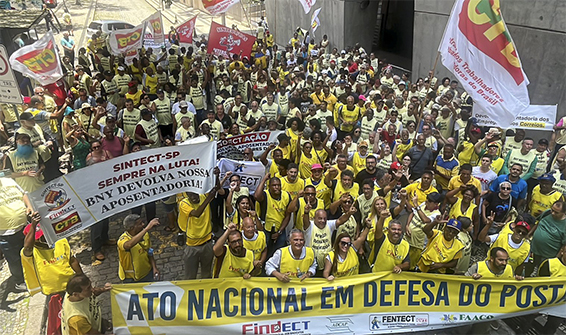Aposentados do Postalis em manifestação contra BNY Mellon