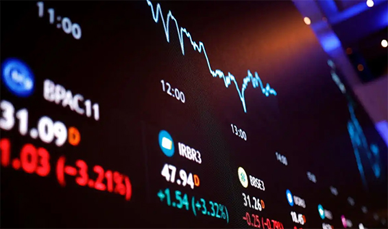 Ibovespa sobe 1,52% e renova recorde enquanto dólar cai a R$ 5,06